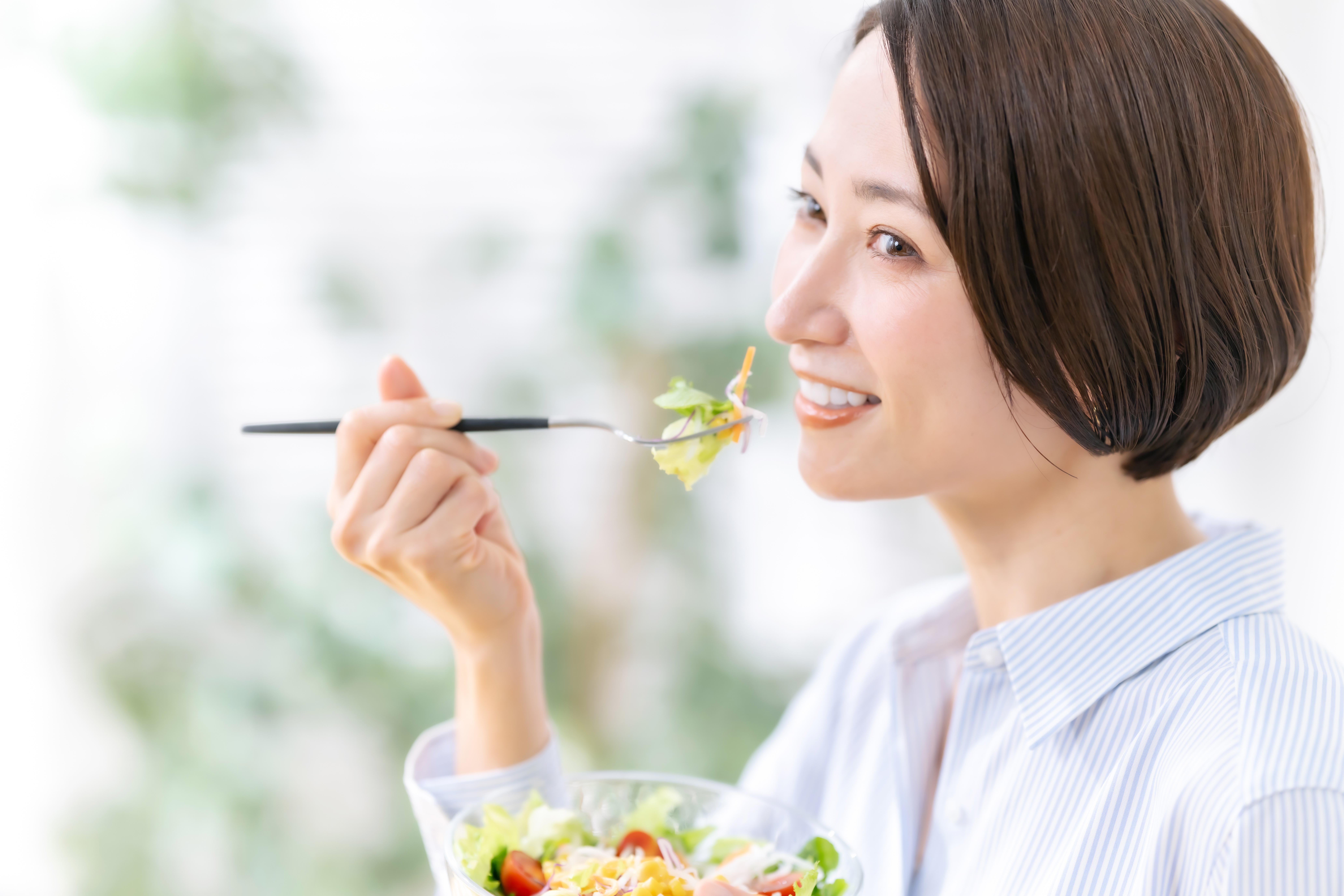 糖質制限が肌に与える影響とは？糖化のメカニズムと正しい食事管理を解説